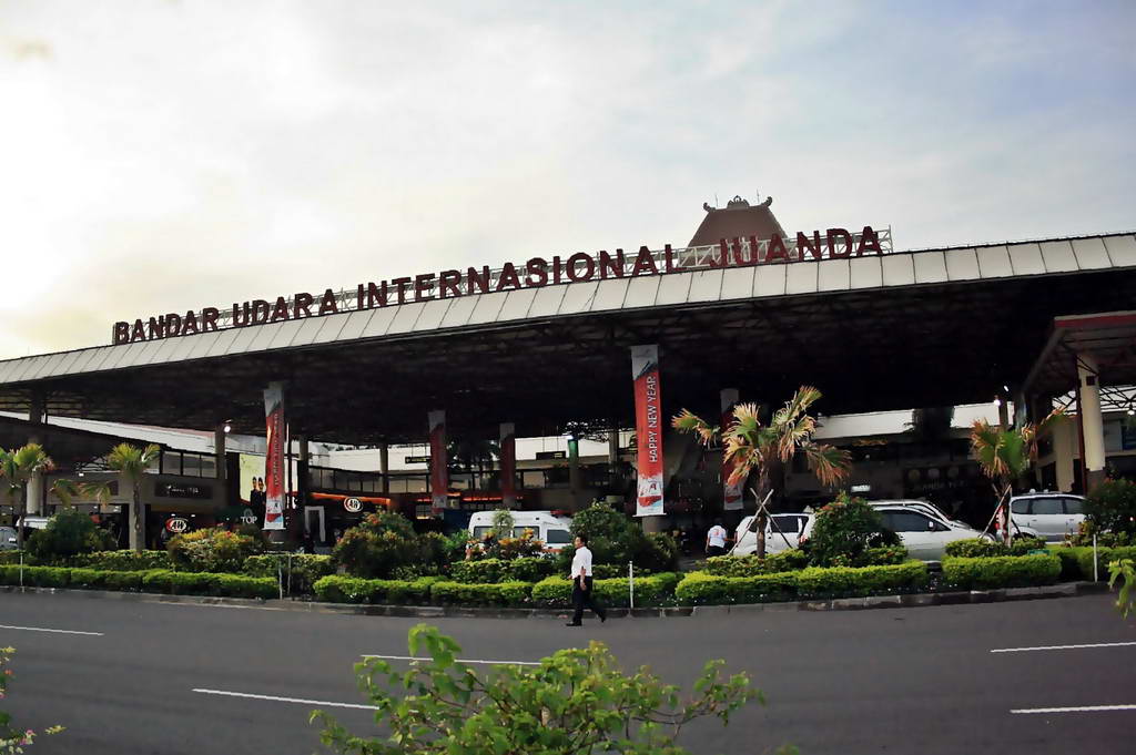 Kode bandara kota Surabaya. IATA=SUB. Bandara Internasional Juanda