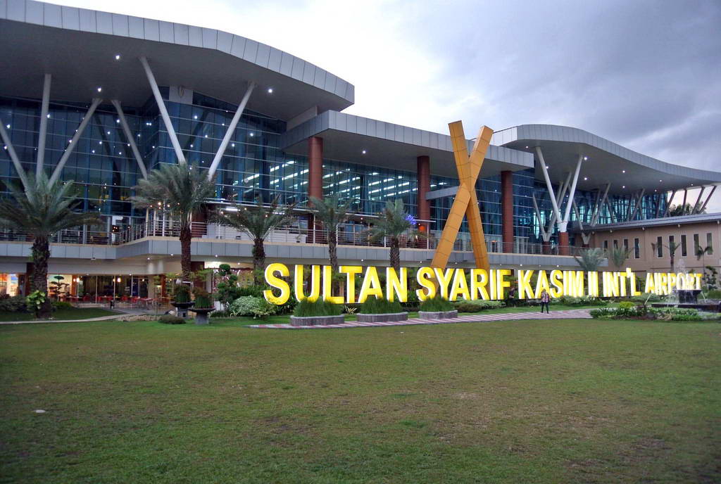 Kode bandara Pekanbaru. Sultan Syarif Kasim II International Airport. Kode IATA = PKU