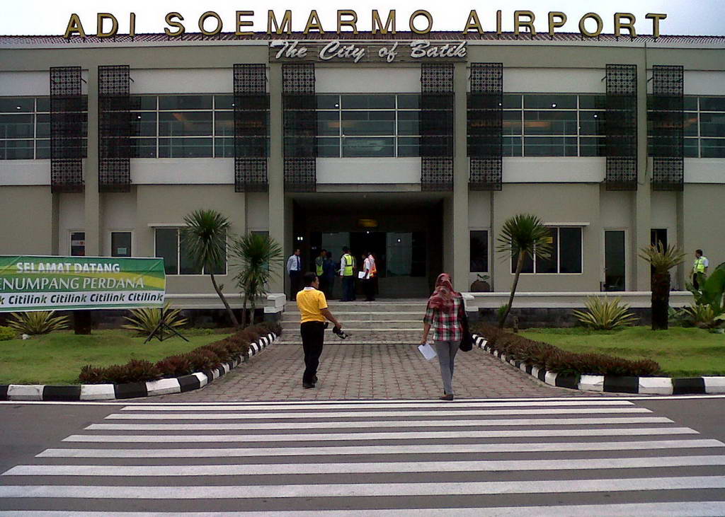 Kode bandara kota Surakarta (Solo). Bandara Adi Soemarmo. IATA=SOC